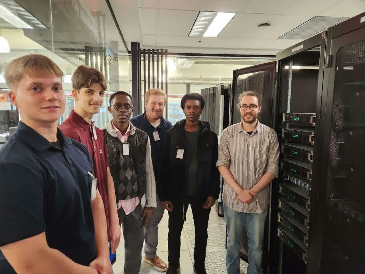 Étudiants présentant leur projet startup