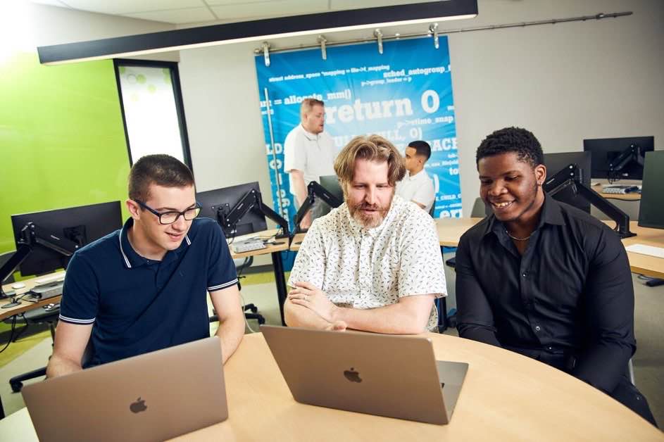 Étudiants en cours pratique